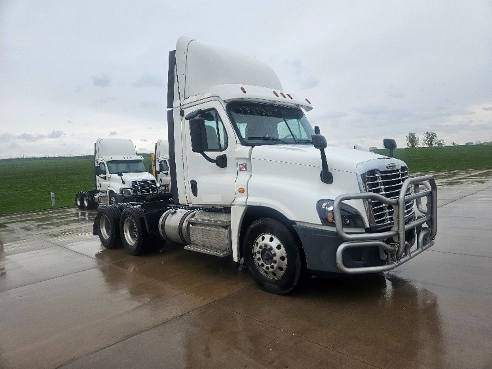 Day Cab Tractor-Heavy Duty Tractors-Freightliner-2019-Cascadia 12564ST-Peosta-IA-698,661\n\t\tmiles-$ 27,250 - Image 1