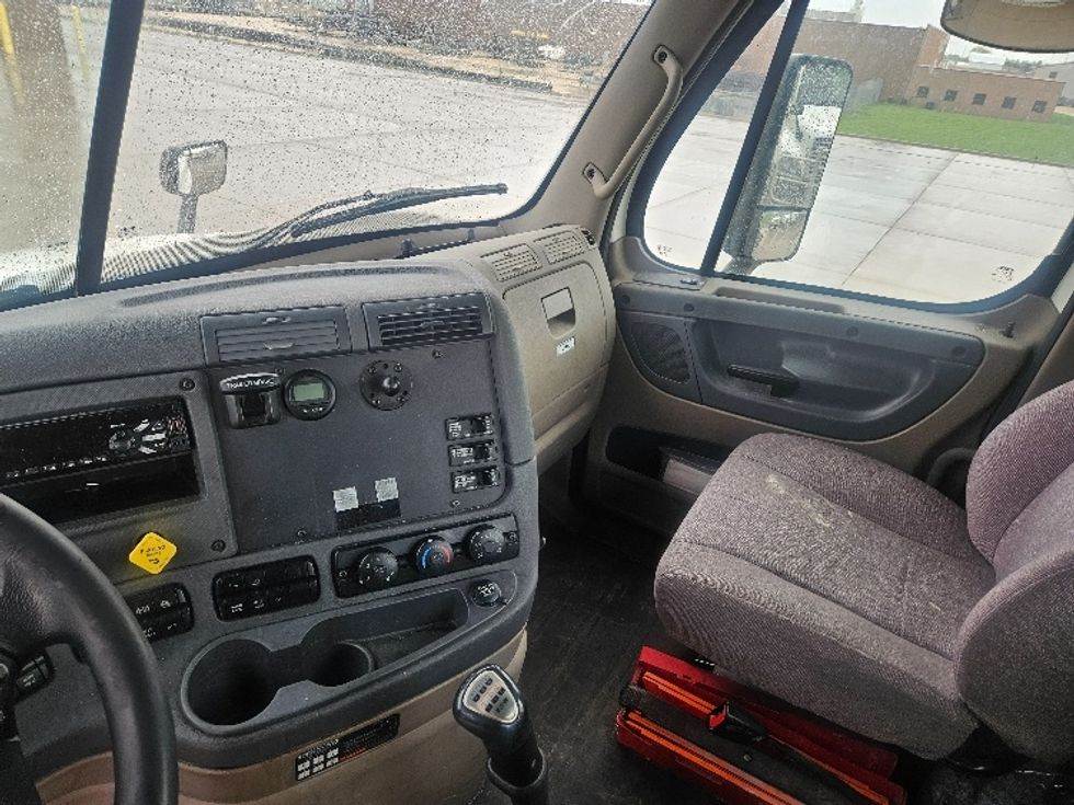 Day Cab Tractor-Heavy Duty Tractors-Freightliner-2019-Cascadia 12564ST-Peosta-IA-698,661\n\t\tmiles-$ 27,250 - Image 10