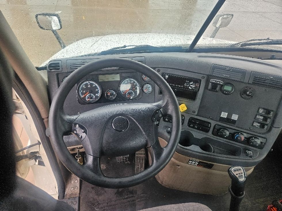 Day Cab Tractor-Heavy Duty Tractors-Freightliner-2019-Cascadia 12564ST-Peosta-IA-698,661\n\t\tmiles-$ 27,250 - Image 11