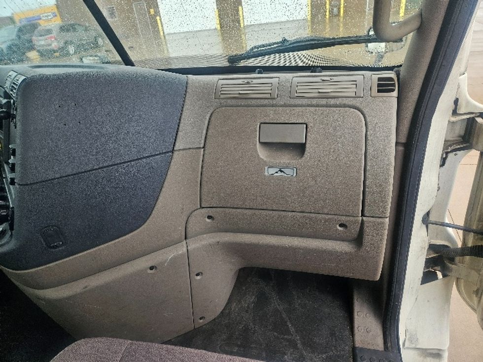 Day Cab Tractor-Heavy Duty Tractors-Freightliner-2019-Cascadia 12564ST-Peosta-IA-698,661\n\t\tmiles-$ 27,250 - Image 13