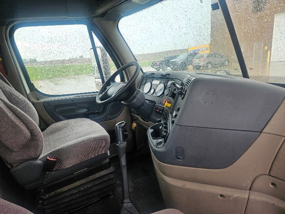 Day Cab Tractor-Heavy Duty Tractors-Freightliner-2019-Cascadia 12564ST-Peosta-IA-698,661\n\t\tmiles-$ 27,250 - Image 14