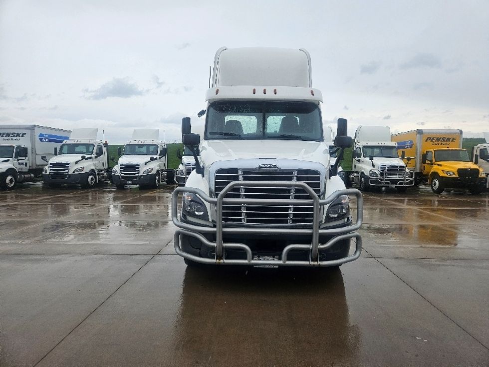 Day Cab Tractor-Heavy Duty Tractors-Freightliner-2019-Cascadia 12564ST-Peosta-IA-698,661\n\t\tmiles-$ 27,250 - Image 2