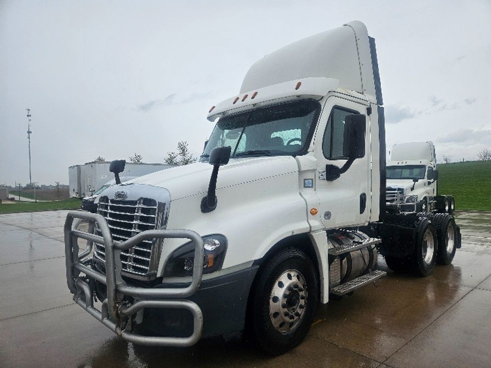 Day Cab Tractor-Heavy Duty Tractors-Freightliner-2019-Cascadia 12564ST-Peosta-IA-698,661\n\t\tmiles-$ 27,250 - Image 3