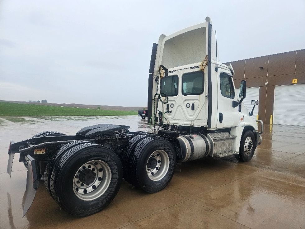 Day Cab Tractor-Heavy Duty Tractors-Freightliner-2019-Cascadia 12564ST-Peosta-IA-698,661\n\t\tmiles-$ 27,250 - Image 7
