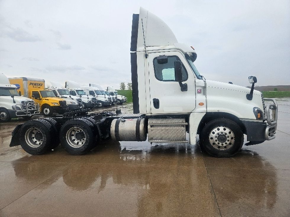 Day Cab Tractor-Heavy Duty Tractors-Freightliner-2019-Cascadia 12564ST-Peosta-IA-698,661\n\t\tmiles-$ 27,250 - Image 8