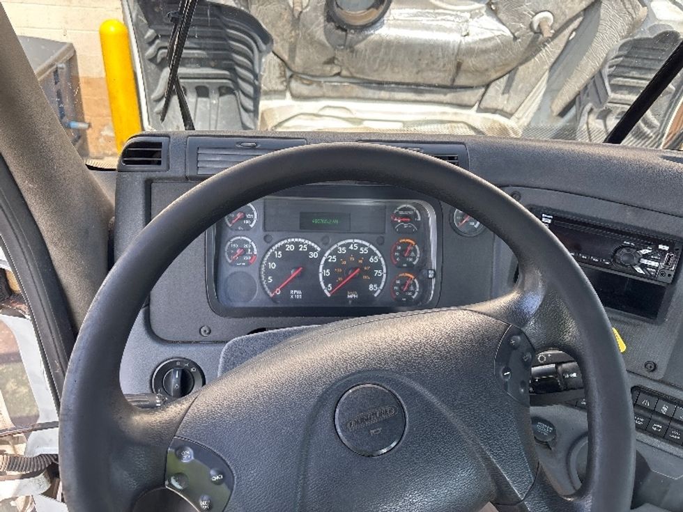 Day Cab Tractor-Heavy Duty Tractors-Freightliner-2019-Cascadia 12564ST-Perrysburg-OH-490,790\n\t\tmiles-$ 29,750 - Image 11