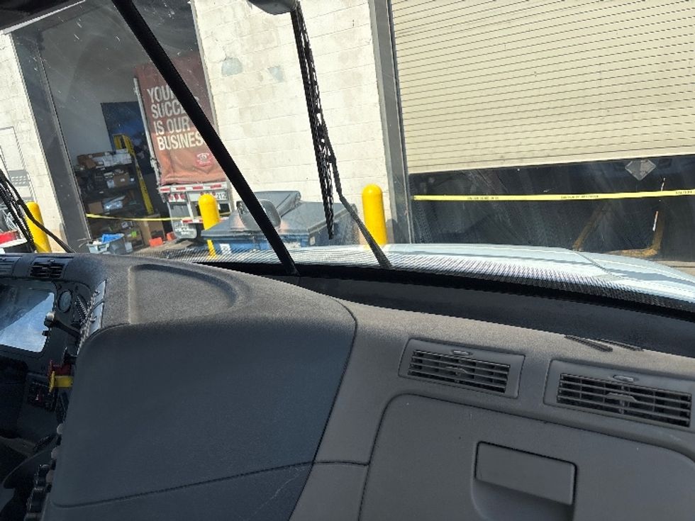 Day Cab Tractor-Heavy Duty Tractors-Freightliner-2019-Cascadia 12564ST-Perrysburg-OH-490,790\n\t\tmiles-$ 29,750 - Image 13