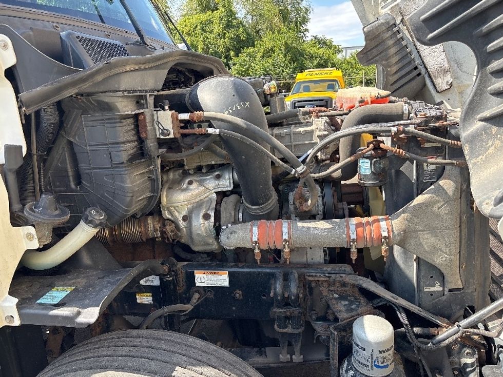 Day Cab Tractor-Heavy Duty Tractors-Freightliner-2019-Cascadia 12564ST-Perrysburg-OH-490,790\n\t\tmiles-$ 29,750 - Image 15