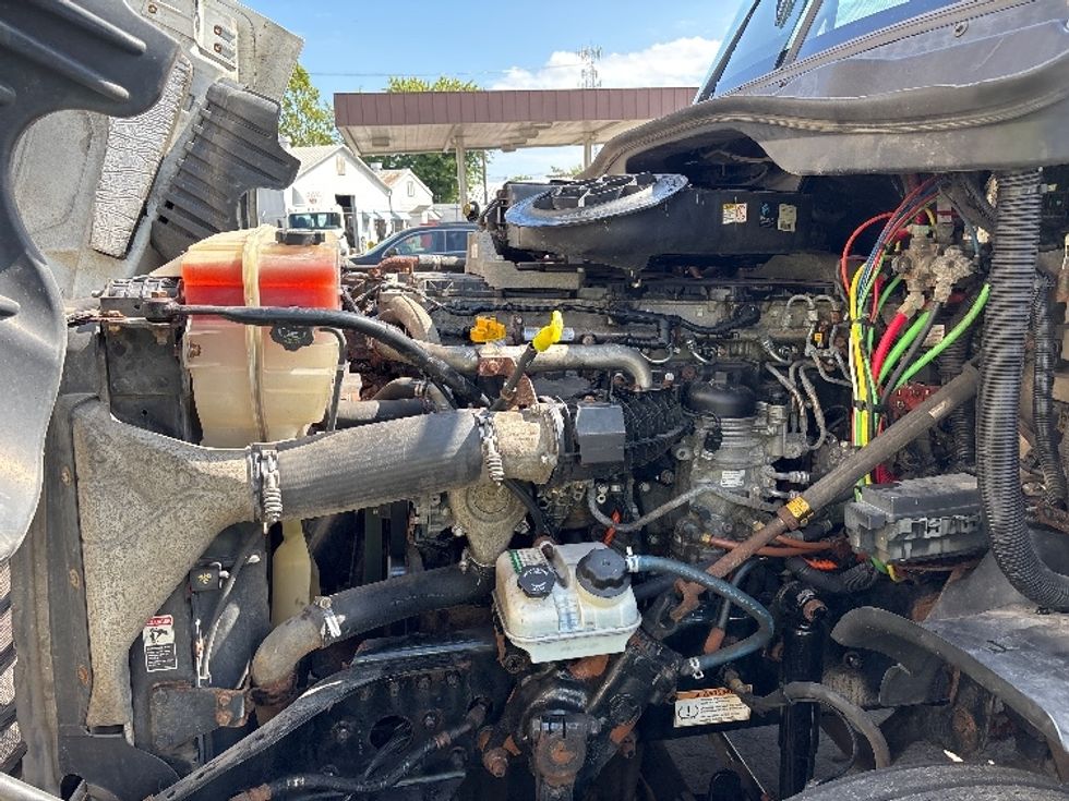 Day Cab Tractor-Heavy Duty Tractors-Freightliner-2019-Cascadia 12564ST-Perrysburg-OH-490,790\n\t\tmiles-$ 29,750 - Image 16