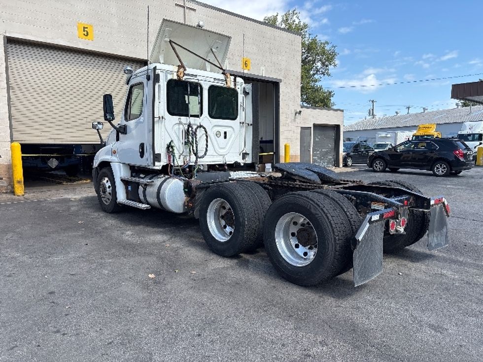 Day Cab Tractor-Heavy Duty Tractors-Freightliner-2019-Cascadia 12564ST-Perrysburg-OH-490,790\n\t\tmiles-$ 29,750 - Image 5