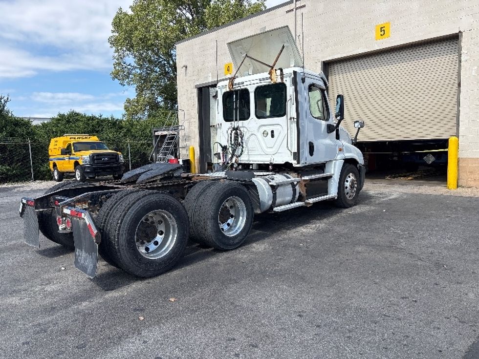Day Cab Tractor-Heavy Duty Tractors-Freightliner-2019-Cascadia 12564ST-Perrysburg-OH-490,790\n\t\tmiles-$ 29,750 - Image 7