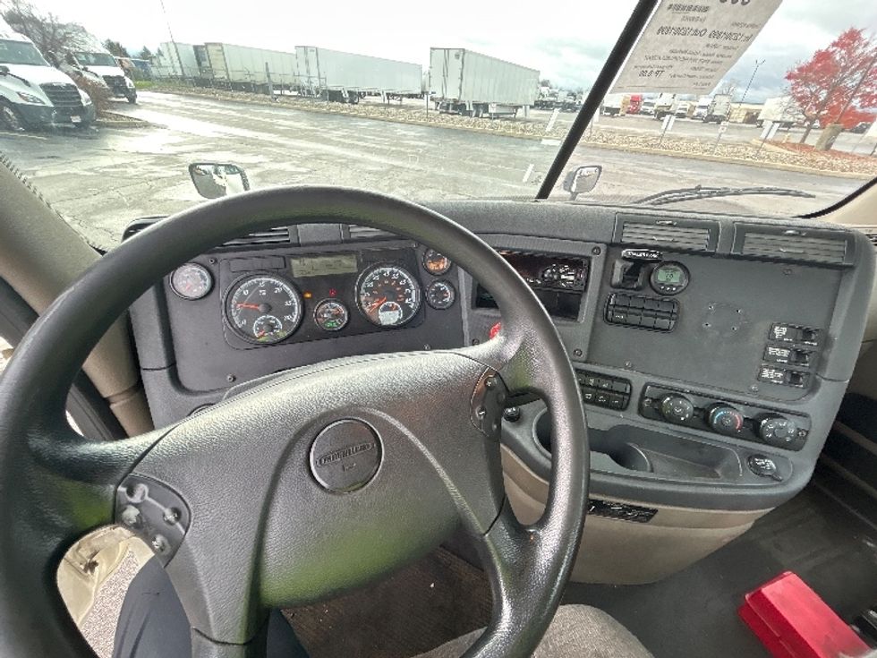 Day Cab Tractor-Heavy Duty Tractors-Freightliner-2019-Cascadia 12564ST-Perrysburg-OH-526,330\n\t\tmiles-$ 37,750 - Image 11