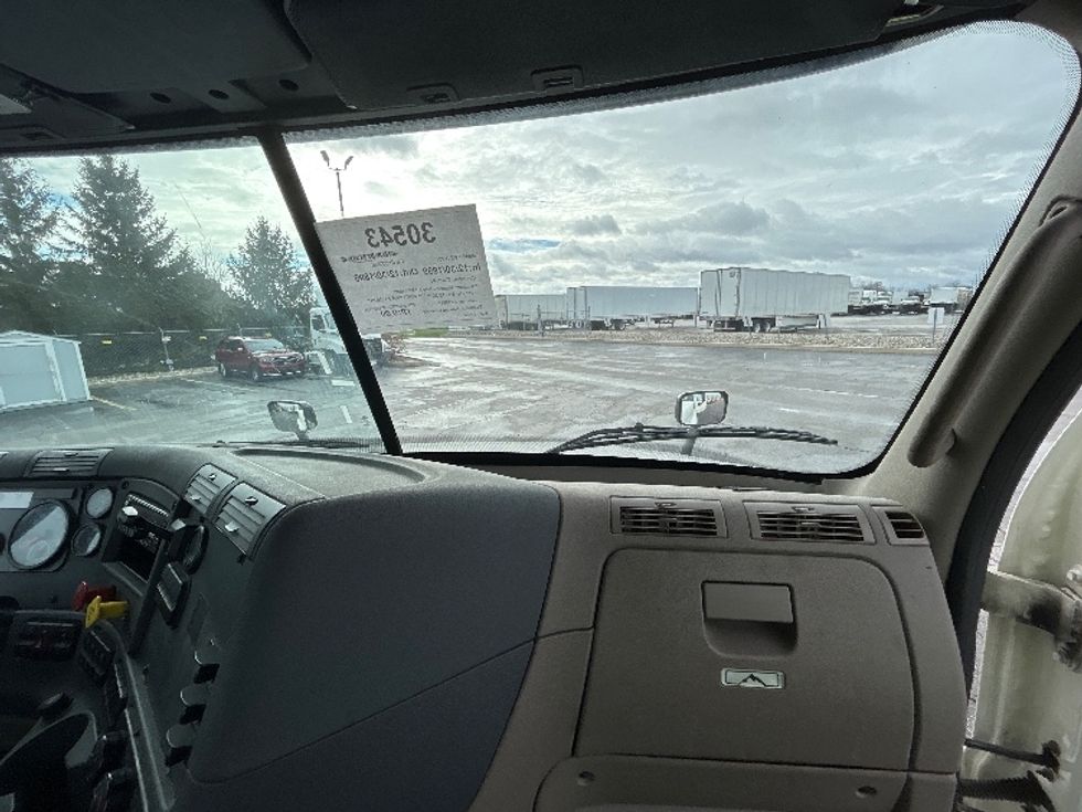 Day Cab Tractor-Heavy Duty Tractors-Freightliner-2019-Cascadia 12564ST-Perrysburg-OH-526,330\n\t\tmiles-$ 37,750 - Image 13