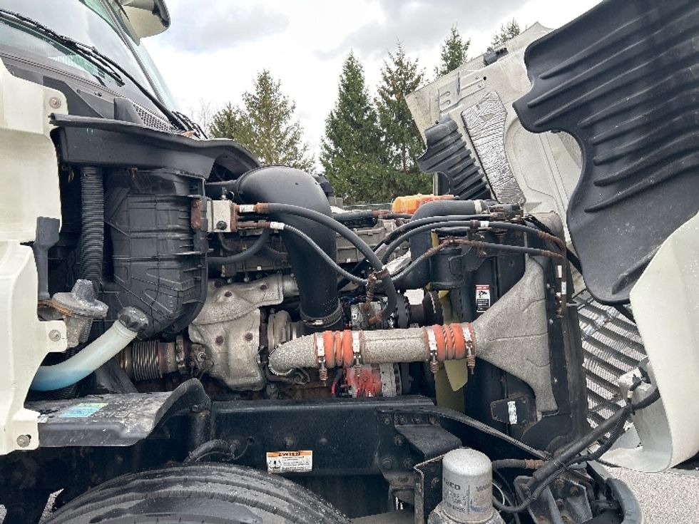 Day Cab Tractor-Heavy Duty Tractors-Freightliner-2019-Cascadia 12564ST-Perrysburg-OH-526,330\n\t\tmiles-$ 37,750 - Image 15