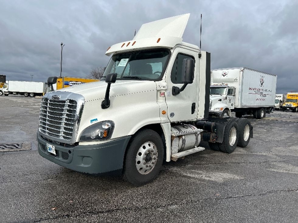 Day Cab Tractor-Heavy Duty Tractors-Freightliner-2019-Cascadia 12564ST-Perrysburg-OH-526,330\n\t\tmiles-$ 37,750 - Image 3