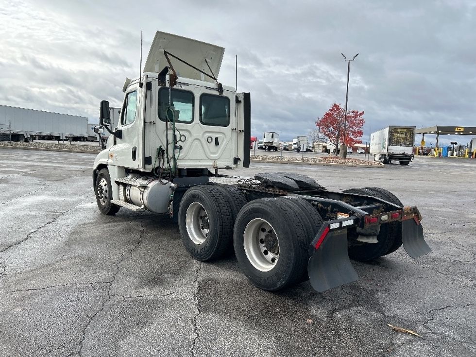 Day Cab Tractor-Heavy Duty Tractors-Freightliner-2019-Cascadia 12564ST-Perrysburg-OH-526,330\n\t\tmiles-$ 37,750 - Image 5