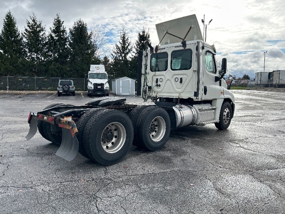 Day Cab Tractor-Heavy Duty Tractors-Freightliner-2019-Cascadia 12564ST-Perrysburg-OH-526,330\n\t\tmiles-$ 37,750 - Image 7