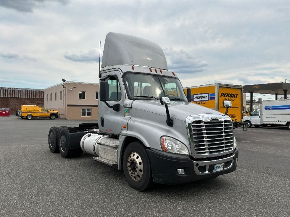 Day Cab Tractor-Heavy Duty Tractors-Freightliner-2019-Cascadia 12564ST-Philadelphia-PA-229,424\n\t\tmiles-$ 41,000 - Image 1