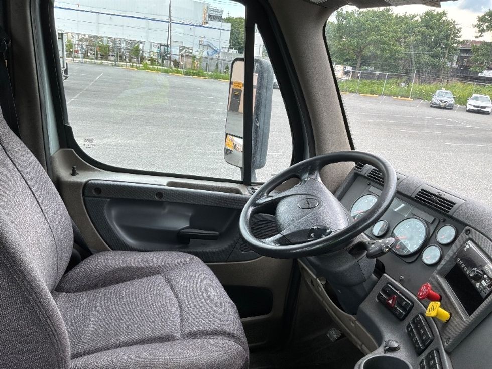 Day Cab Tractor-Heavy Duty Tractors-Freightliner-2019-Cascadia 12564ST-Philadelphia-PA-229,424\n\t\tmiles-$ 41,000 - Image 14