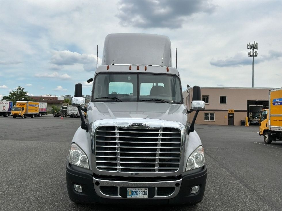 Day Cab Tractor-Heavy Duty Tractors-Freightliner-2019-Cascadia 12564ST-Philadelphia-PA-229,424\n\t\tmiles-$ 41,000 - Image 2