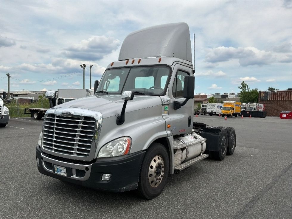 Day Cab Tractor-Heavy Duty Tractors-Freightliner-2019-Cascadia 12564ST-Philadelphia-PA-229,424\n\t\tmiles-$ 41,000 - Image 3