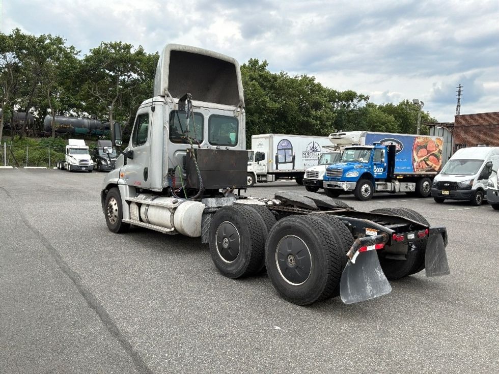 Day Cab Tractor-Heavy Duty Tractors-Freightliner-2019-Cascadia 12564ST-Philadelphia-PA-229,424\n\t\tmiles-$ 41,000 - Image 5