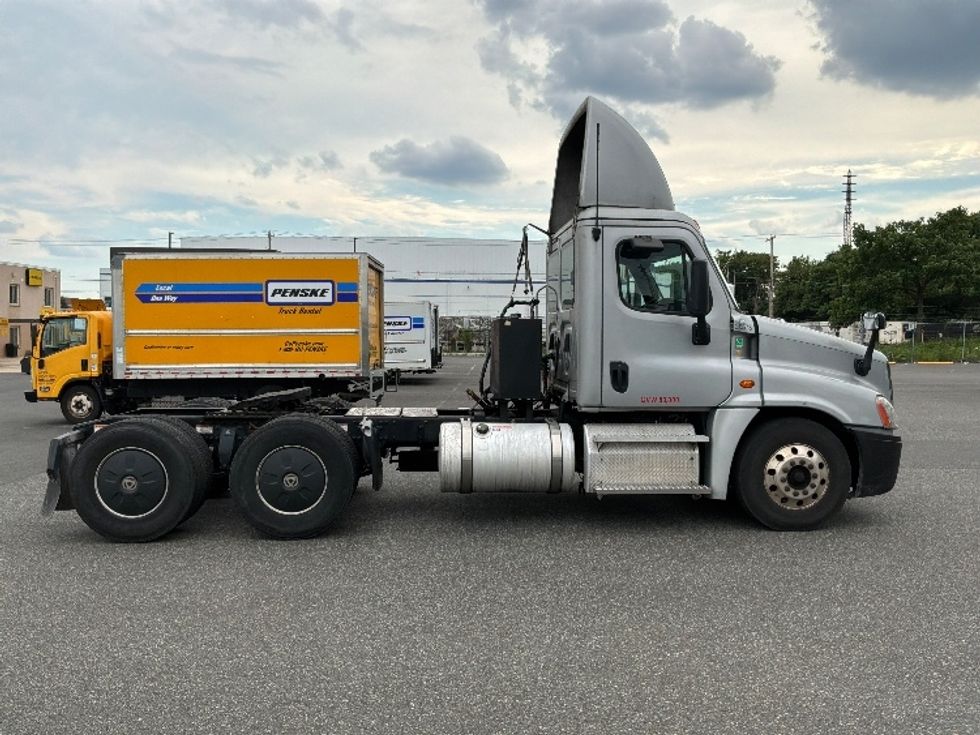 Day Cab Tractor-Heavy Duty Tractors-Freightliner-2019-Cascadia 12564ST-Philadelphia-PA-229,424\n\t\tmiles-$ 41,000 - Image 8