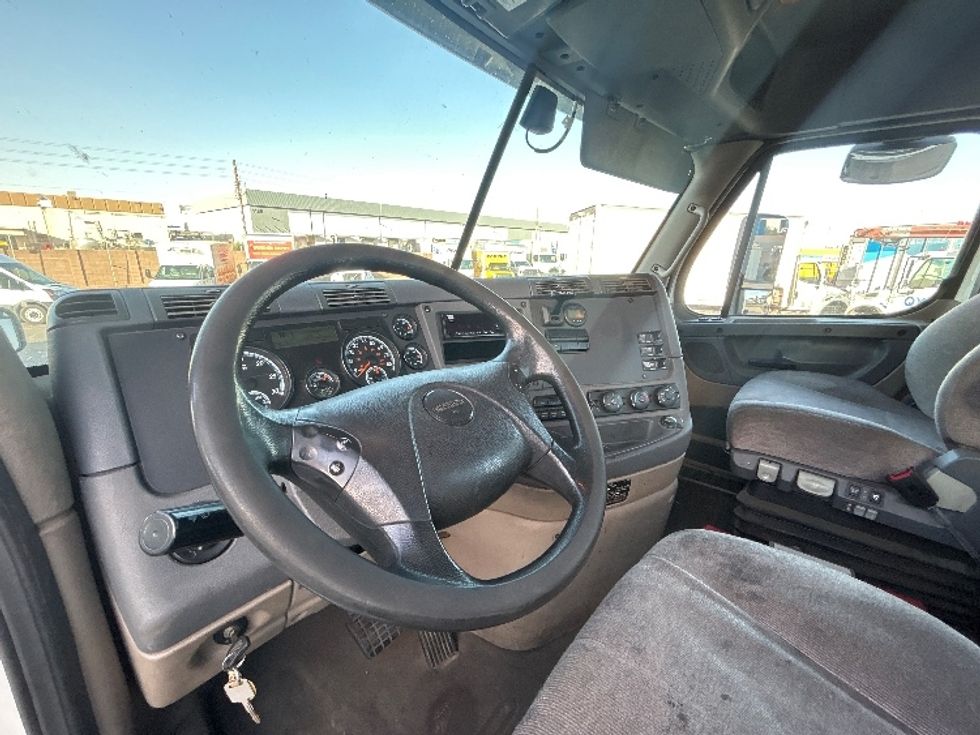 Day Cab Tractor-Heavy Duty Tractors-Freightliner-2019-Cascadia 12564ST-Phoenix-AZ-249,177\n\t\tmiles-$ 50,500 - Image 10