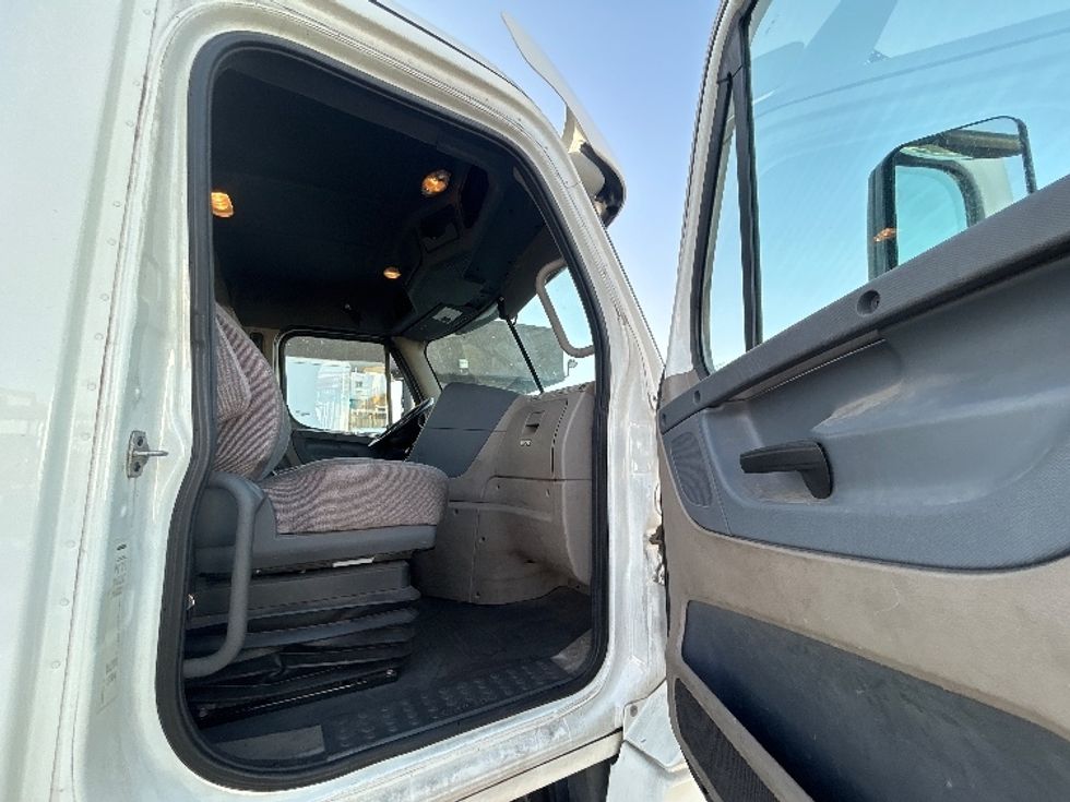 Day Cab Tractor-Heavy Duty Tractors-Freightliner-2019-Cascadia 12564ST-Phoenix-AZ-249,177\n\t\tmiles-$ 50,500 - Image 12
