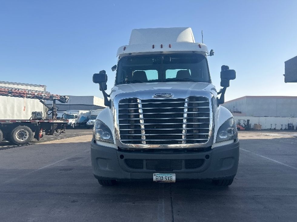 Day Cab Tractor-Heavy Duty Tractors-Freightliner-2019-Cascadia 12564ST-Phoenix-AZ-249,177\n\t\tmiles-$ 50,500 - Image 2