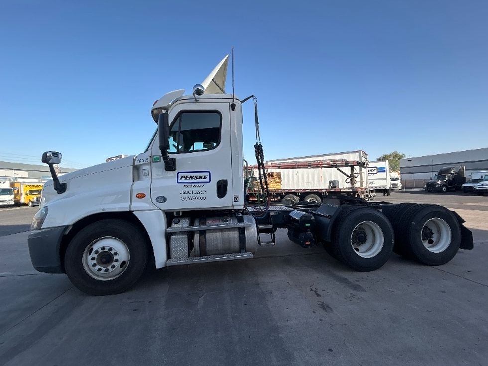 Day Cab Tractor-Heavy Duty Tractors-Freightliner-2019-Cascadia 12564ST-Phoenix-AZ-249,177\n\t\tmiles-$ 50,500 - Image 4