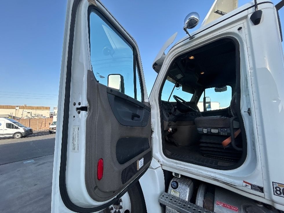 Day Cab Tractor-Heavy Duty Tractors-Freightliner-2019-Cascadia 12564ST-Phoenix-AZ-249,177\n\t\tmiles-$ 50,500 - Image 9