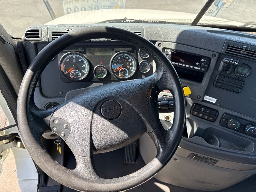 Day Cab Tractor-Heavy Duty Tractors-Freightliner-2019-Cascadia 12564ST-Phoenix-AZ-255,165\n\t\tmiles-$ 42,500 - Image 11