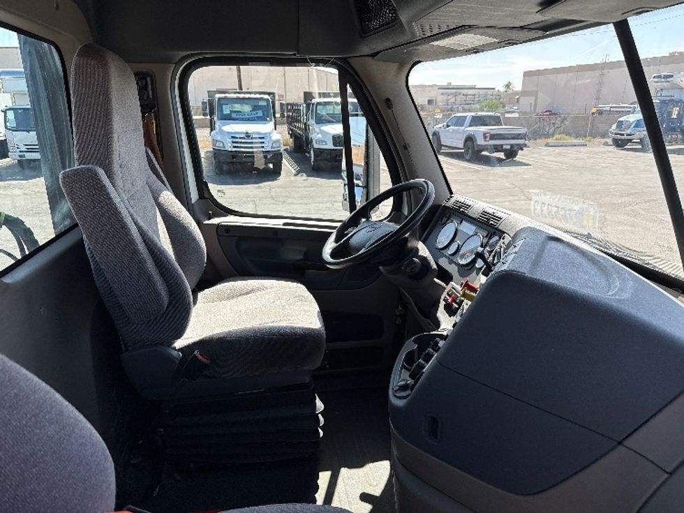 Day Cab Tractor-Heavy Duty Tractors-Freightliner-2019-Cascadia 12564ST-Phoenix-AZ-255,165\n\t\tmiles-$ 42,500 - Image 14