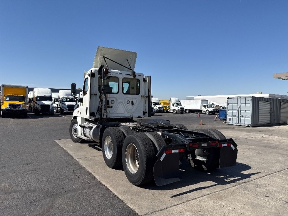 Day Cab Tractor-Heavy Duty Tractors-Freightliner-2019-Cascadia 12564ST-Phoenix-AZ-255,165\n\t\tmiles-$ 42,500 - Image 5