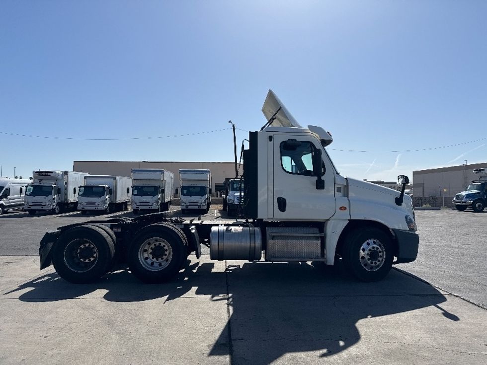 Day Cab Tractor-Heavy Duty Tractors-Freightliner-2019-Cascadia 12564ST-Phoenix-AZ-255,165\n\t\tmiles-$ 42,500 - Image 8