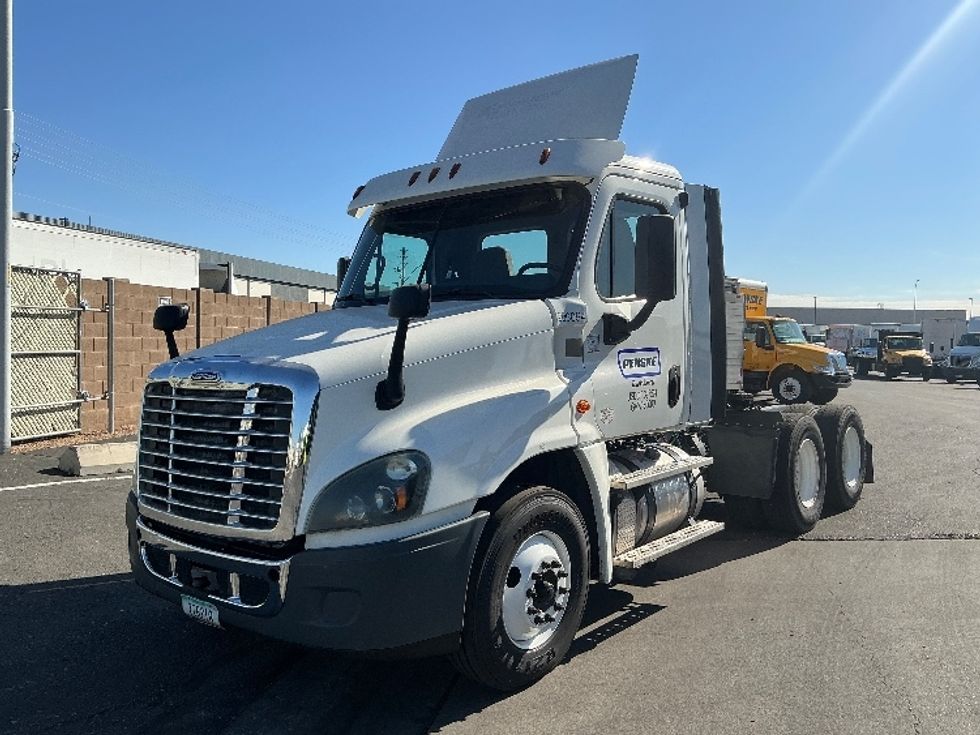 Day Cab Tractor-Heavy Duty Tractors-Freightliner-2019-Cascadia 12564ST-Phoenix-AZ-296,838\n\t\tmiles-$ 40,500 - Image 1