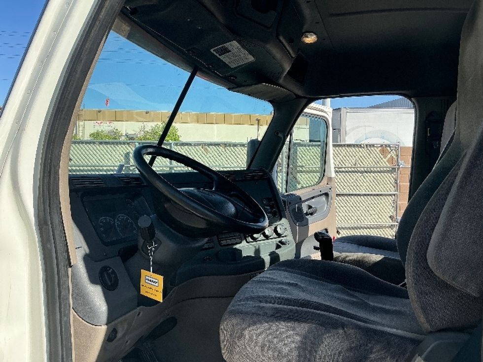 Day Cab Tractor-Heavy Duty Tractors-Freightliner-2019-Cascadia 12564ST-Phoenix-AZ-296,838\n\t\tmiles-$ 40,500 - Image 10