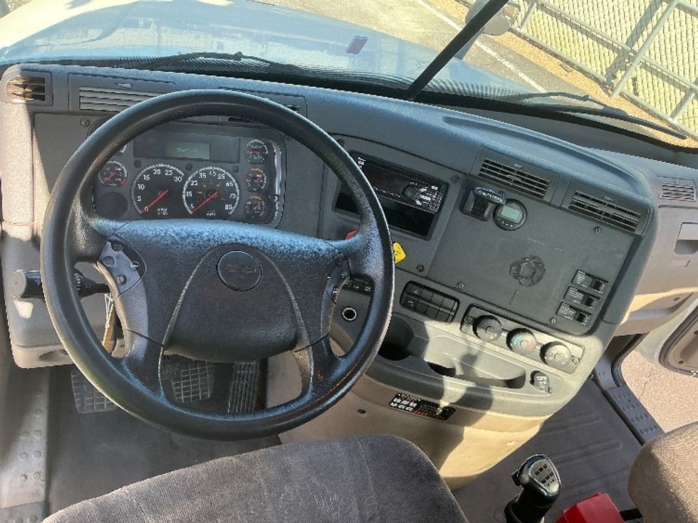 Day Cab Tractor-Heavy Duty Tractors-Freightliner-2019-Cascadia 12564ST-Phoenix-AZ-296,838\n\t\tmiles-$ 40,500 - Image 11
