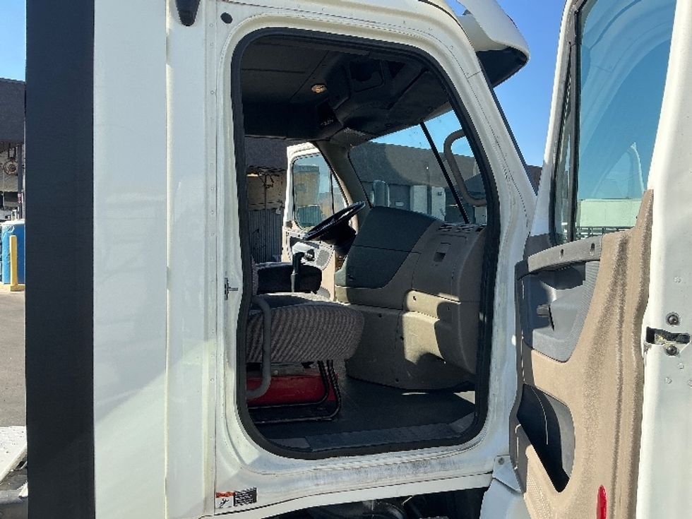Day Cab Tractor-Heavy Duty Tractors-Freightliner-2019-Cascadia 12564ST-Phoenix-AZ-296,838\n\t\tmiles-$ 40,500 - Image 12