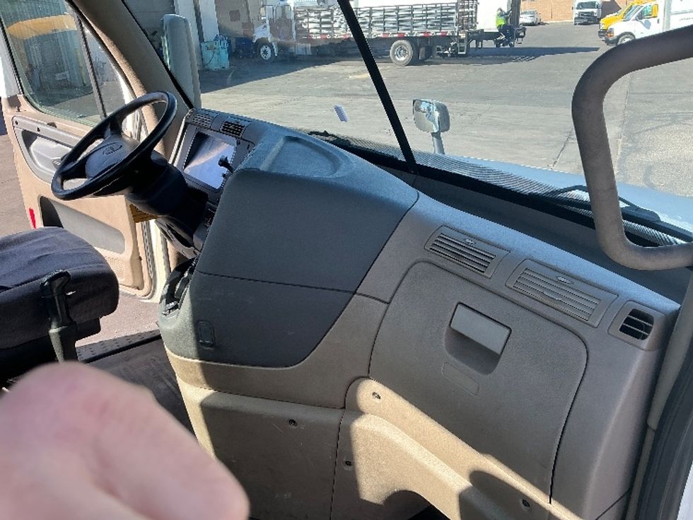 Day Cab Tractor-Heavy Duty Tractors-Freightliner-2019-Cascadia 12564ST-Phoenix-AZ-296,838\n\t\tmiles-$ 40,500 - Image 13