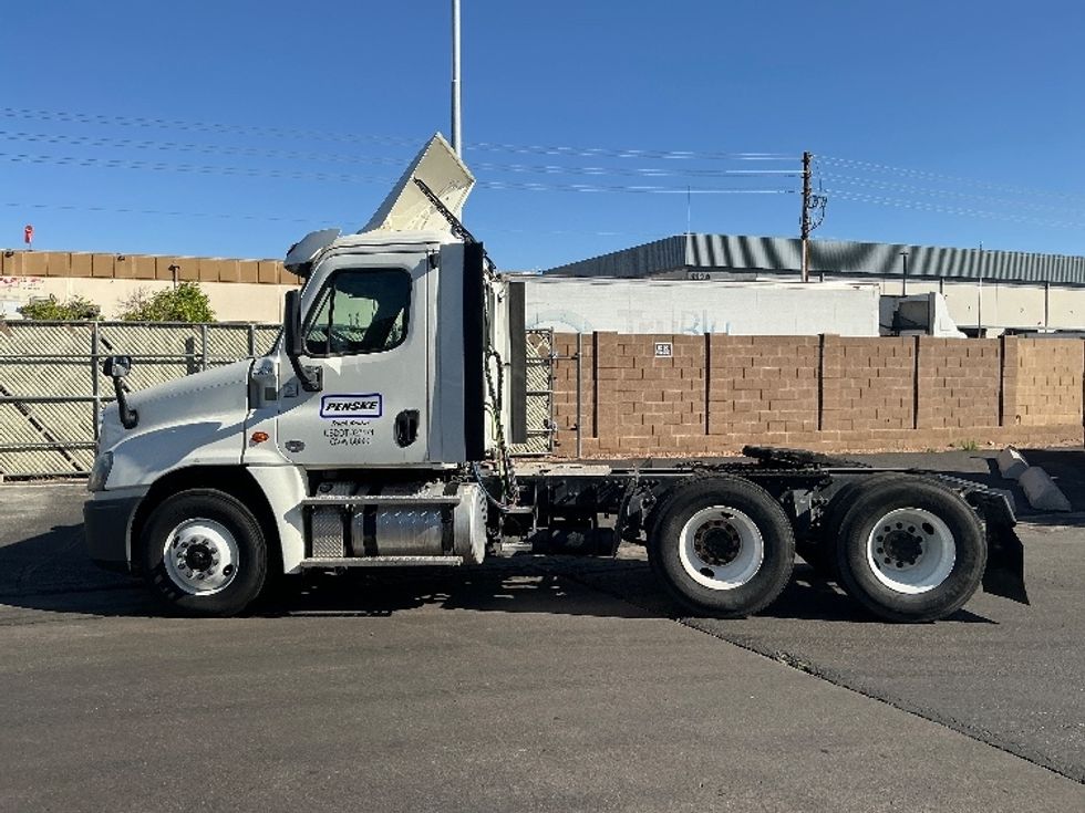 Day Cab Tractor-Heavy Duty Tractors-Freightliner-2019-Cascadia 12564ST-Phoenix-AZ-296,838\n\t\tmiles-$ 40,500 - Image 4