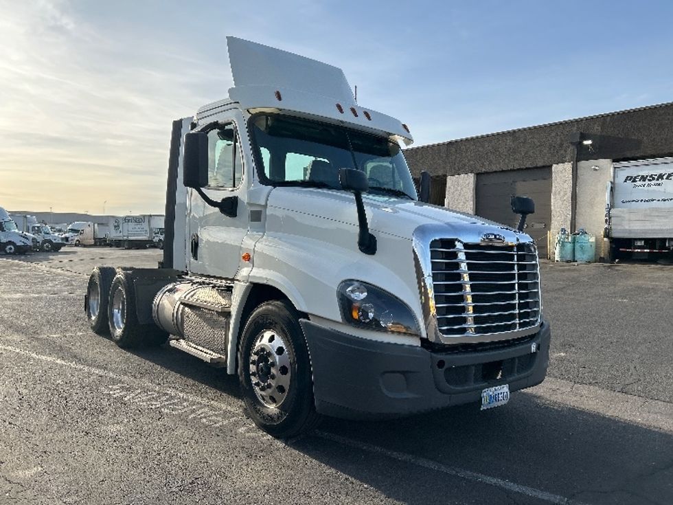 Day Cab Tractor-Heavy Duty Tractors-Freightliner-2019-Cascadia 12564ST-Phoenix-AZ-421,935\n\t\tmiles-$ 36,250 - Image 1