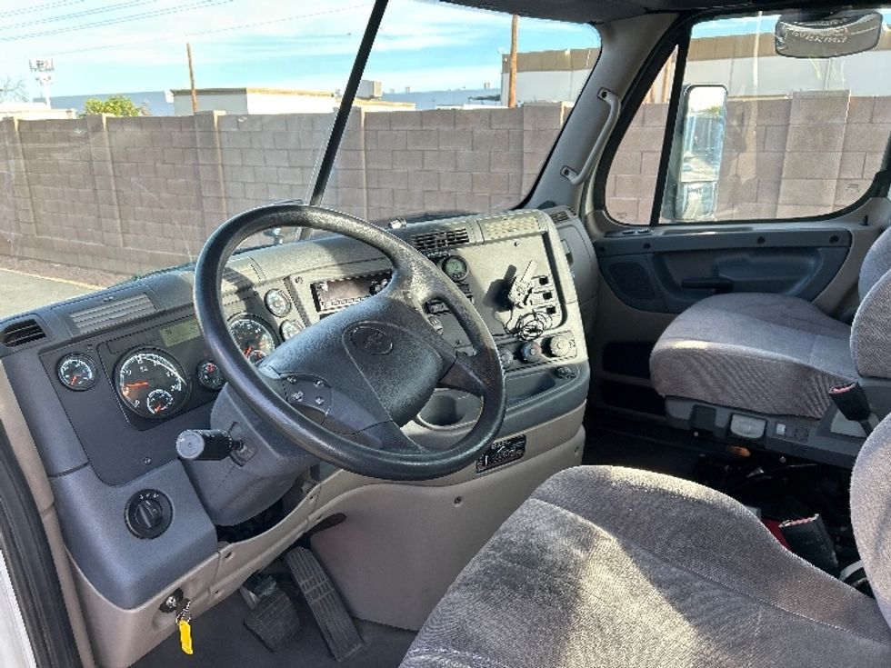 Day Cab Tractor-Heavy Duty Tractors-Freightliner-2019-Cascadia 12564ST-Phoenix-AZ-421,935\n\t\tmiles-$ 36,250 - Image 10