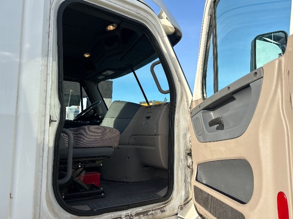 Day Cab Tractor-Heavy Duty Tractors-Freightliner-2019-Cascadia 12564ST-Phoenix-AZ-421,935\n\t\tmiles-$ 36,250 - Image 12