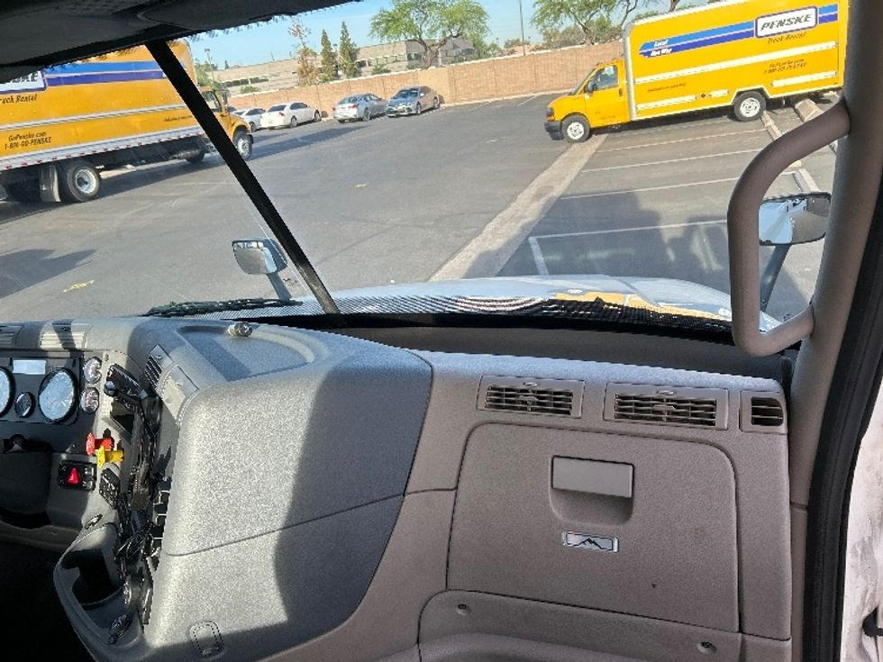 Day Cab Tractor-Heavy Duty Tractors-Freightliner-2019-Cascadia 12564ST-Phoenix-AZ-421,935\n\t\tmiles-$ 36,250 - Image 13