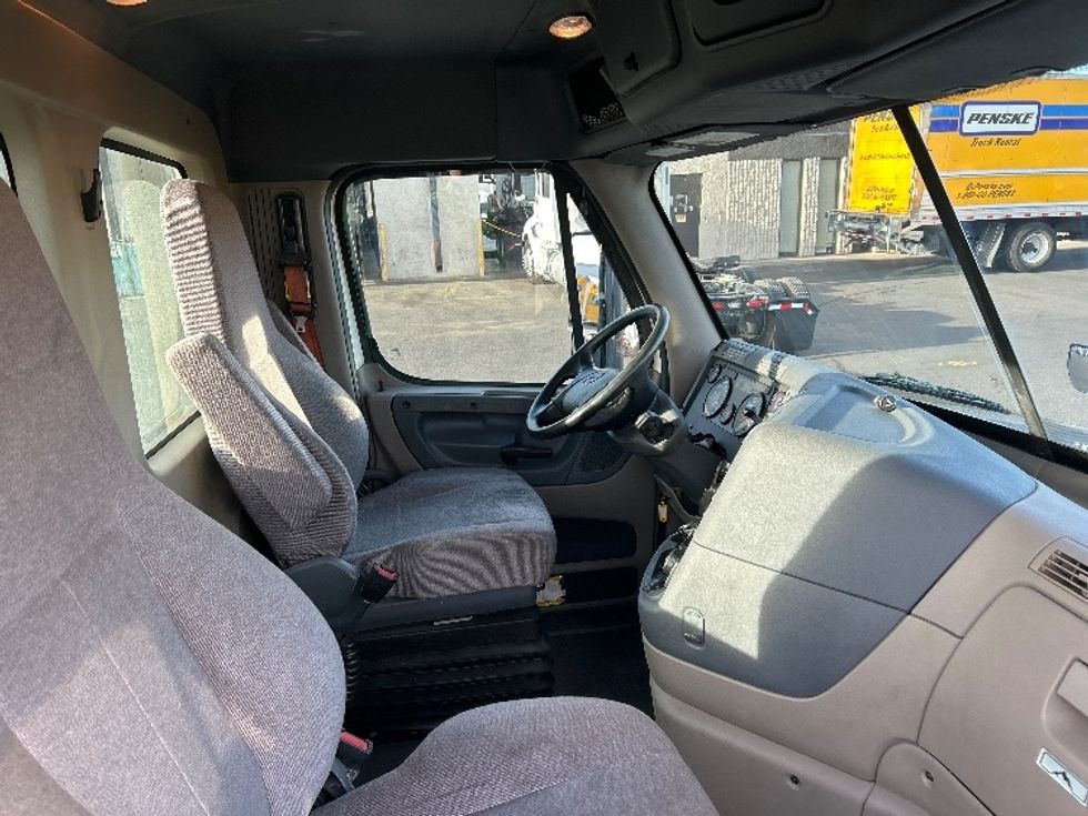 Day Cab Tractor-Heavy Duty Tractors-Freightliner-2019-Cascadia 12564ST-Phoenix-AZ-421,935\n\t\tmiles-$ 36,250 - Image 14