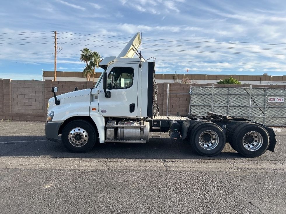 Day Cab Tractor-Heavy Duty Tractors-Freightliner-2019-Cascadia 12564ST-Phoenix-AZ-421,935\n\t\tmiles-$ 36,250 - Image 4