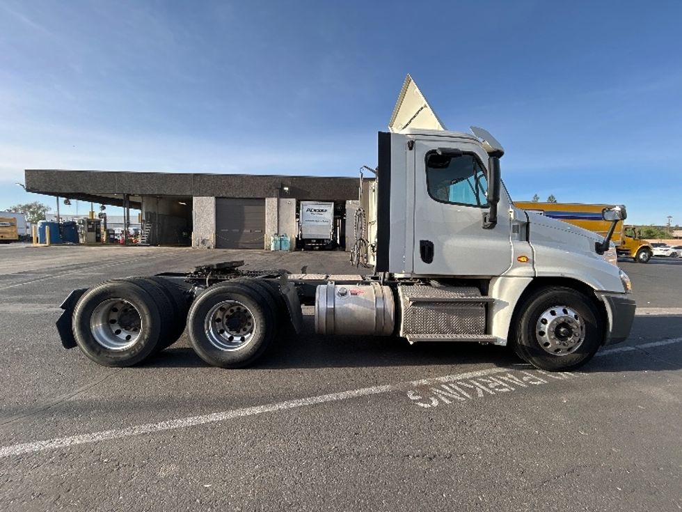Day Cab Tractor-Heavy Duty Tractors-Freightliner-2019-Cascadia 12564ST-Phoenix-AZ-421,935\n\t\tmiles-$ 36,250 - Image 8