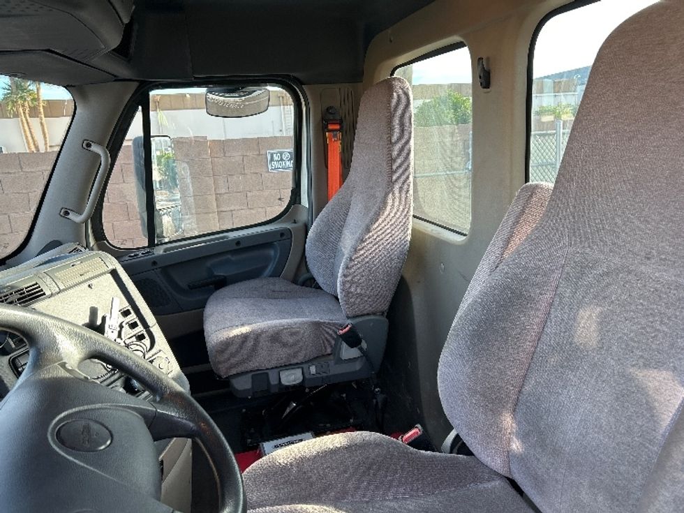Day Cab Tractor-Heavy Duty Tractors-Freightliner-2019-Cascadia 12564ST-Phoenix-AZ-421,935\n\t\tmiles-$ 36,250 - Image 9